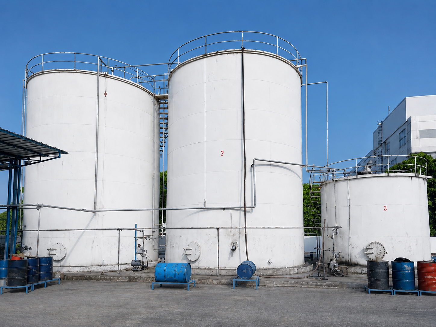 Industrial processing tanks used in fatty acid distillate production